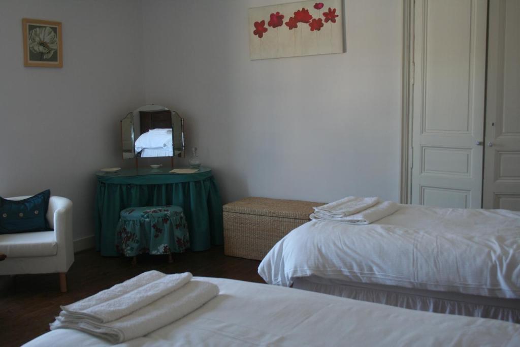 Le Voltaire Bed & Breakfast Airvault Room photo